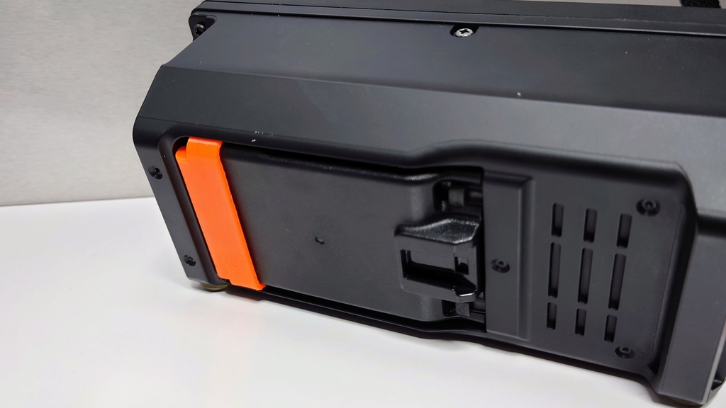 IC-705 のバッテリー端子カバー