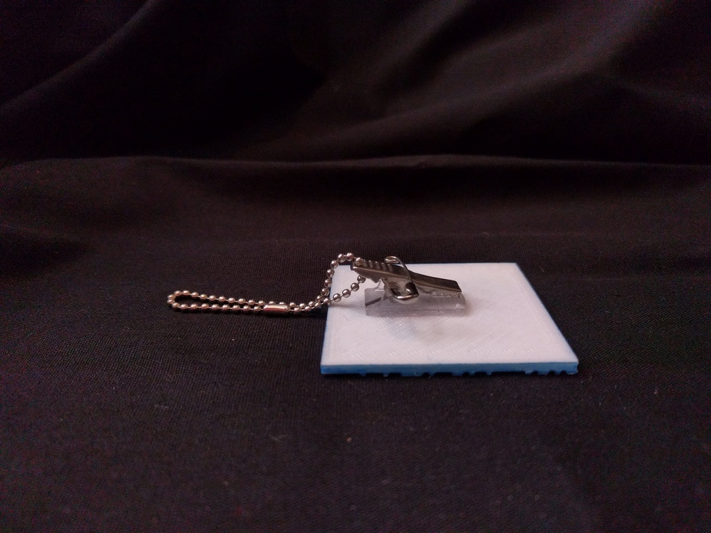 持ち歩くQR・音楽アクセサリー、piQxRチップ! 001「♪ジ間旅行者のための狂走曲1」