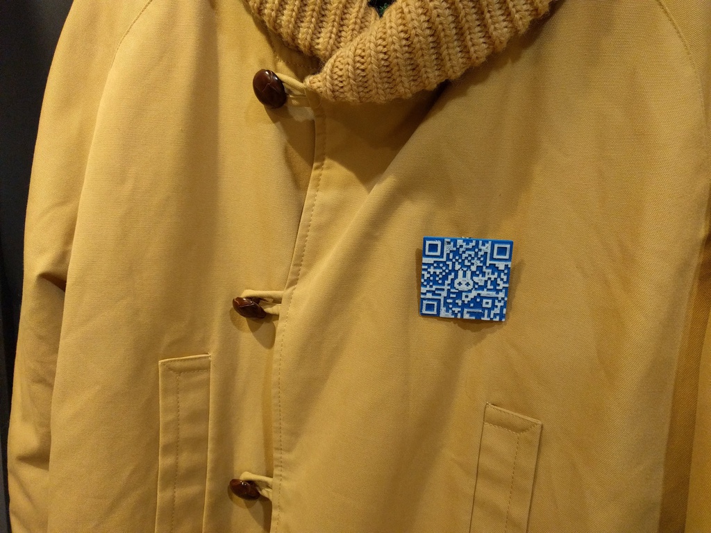 持ち歩くQR・音楽アクセサリー、piQxRチップ! 001「♪ジ間旅行者のための狂走曲1」