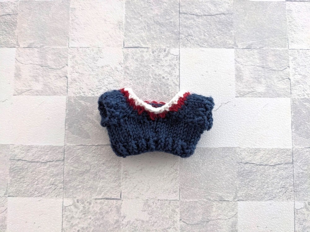 10-11cmぬい用 チルデン風Vネックニット