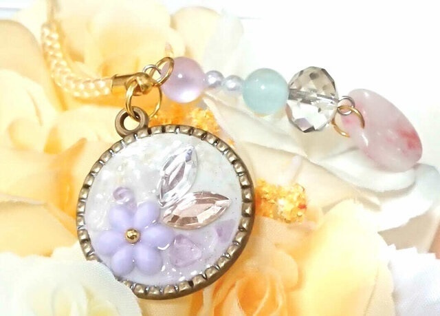 ミルク池に浮かぶパステルフラワー