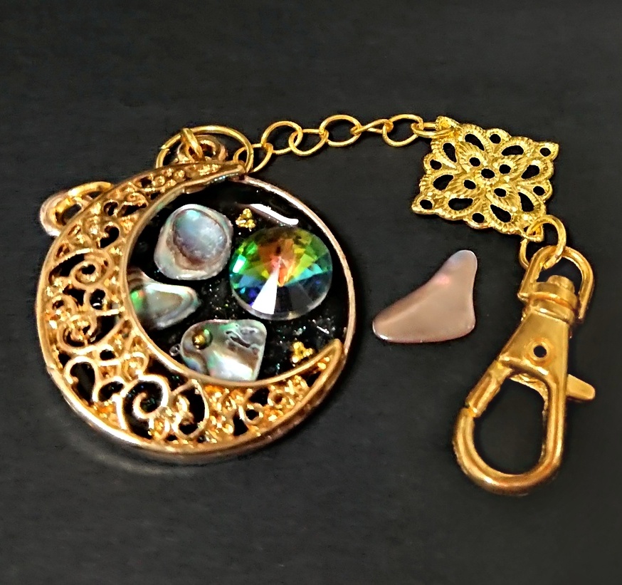 正体不明月のカプセル