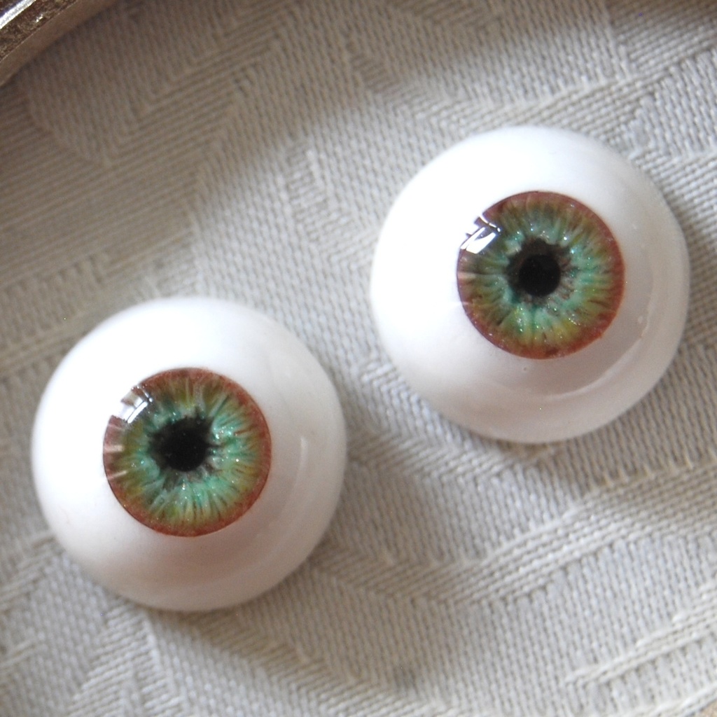 16mm/8mm【ライトグリーン系】ドールアイ
