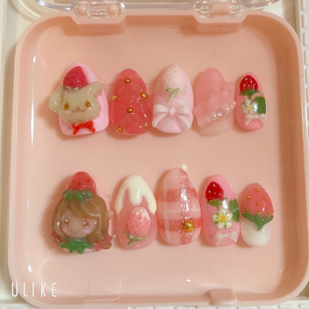 いちごちゃん＆いちごうさぎちゃんのネイルチップ（՞>‎⩊<՞）