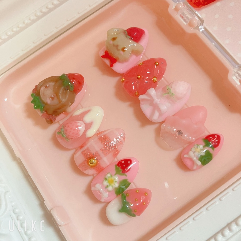 いちごちゃん&いちごうさぎちゃんのネイルチップ(՞>⩊<՞)