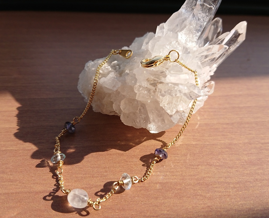 アイオライトとアクアマリン、ムーンストーンのブレスレット