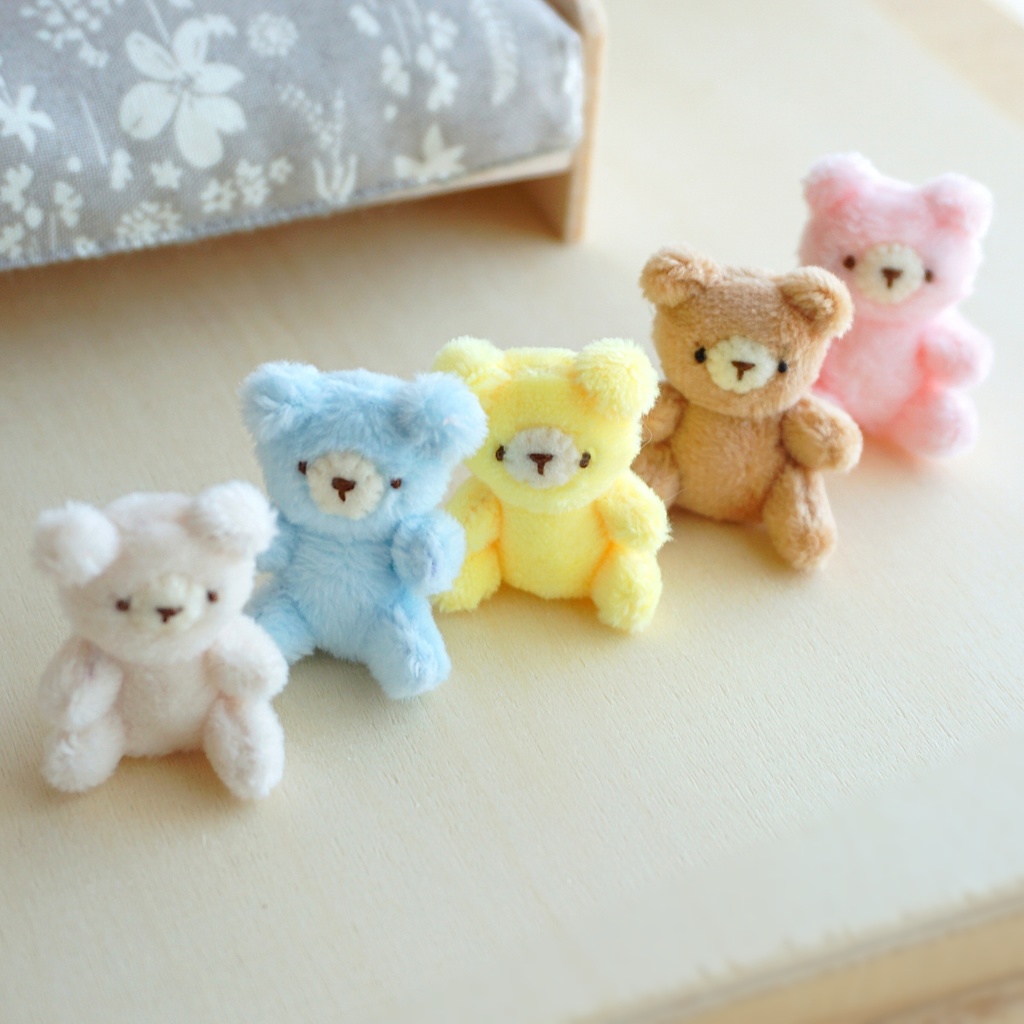 小さいクマのぬいぐるみ
