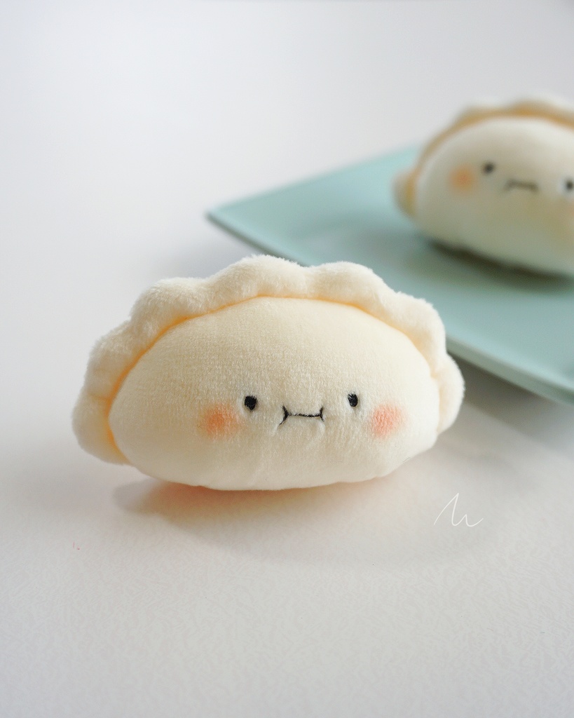 水餃子のぬいぐるみ(んー顔)