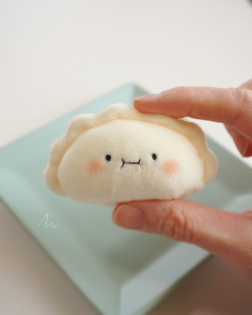 水餃子のぬいぐるみ(んー顔)