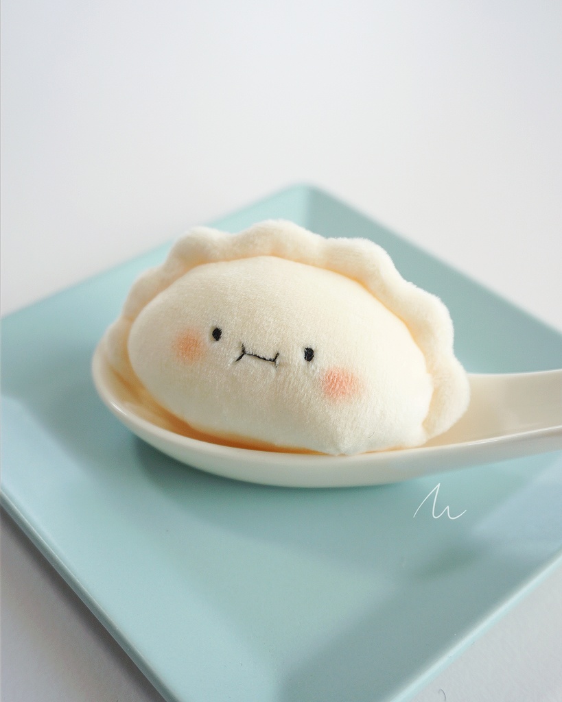 水餃子のぬいぐるみ(んー顔)