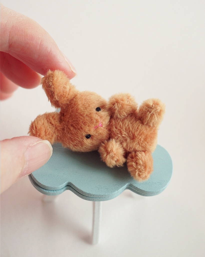 小さいうさぎのぬいぐるみ