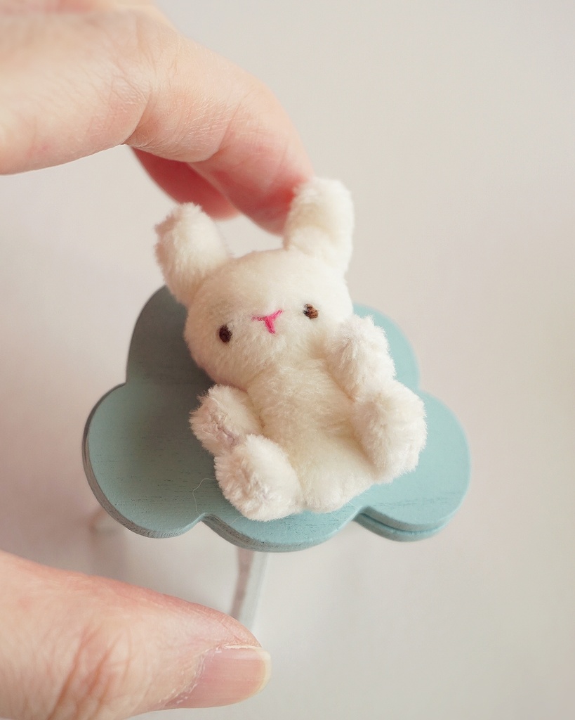 小さいうさぎのぬいぐるみ