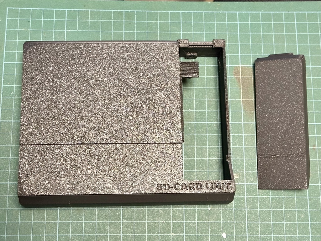 MZ-80K_SDをMZ-700のデータレコーダと置き換えて設置できるケースの3Dモデルデータ