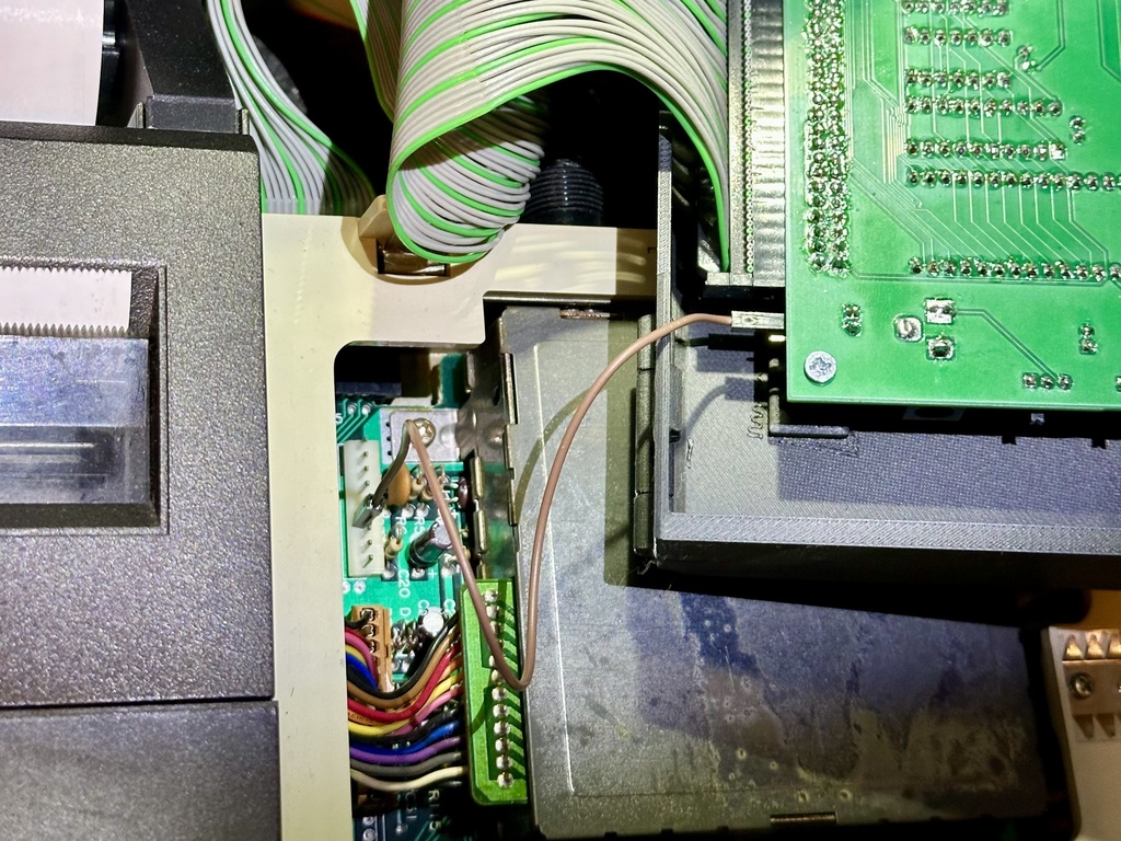 MZ-80K_SDをMZ-700のデータレコーダと置き換えて設置できるケースの3Dモデルデータ