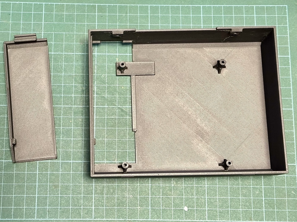 MZ-80K_SDをMZ-700のプロッタプリンタ設置場所に収納できるケースの3Dモデルデータ