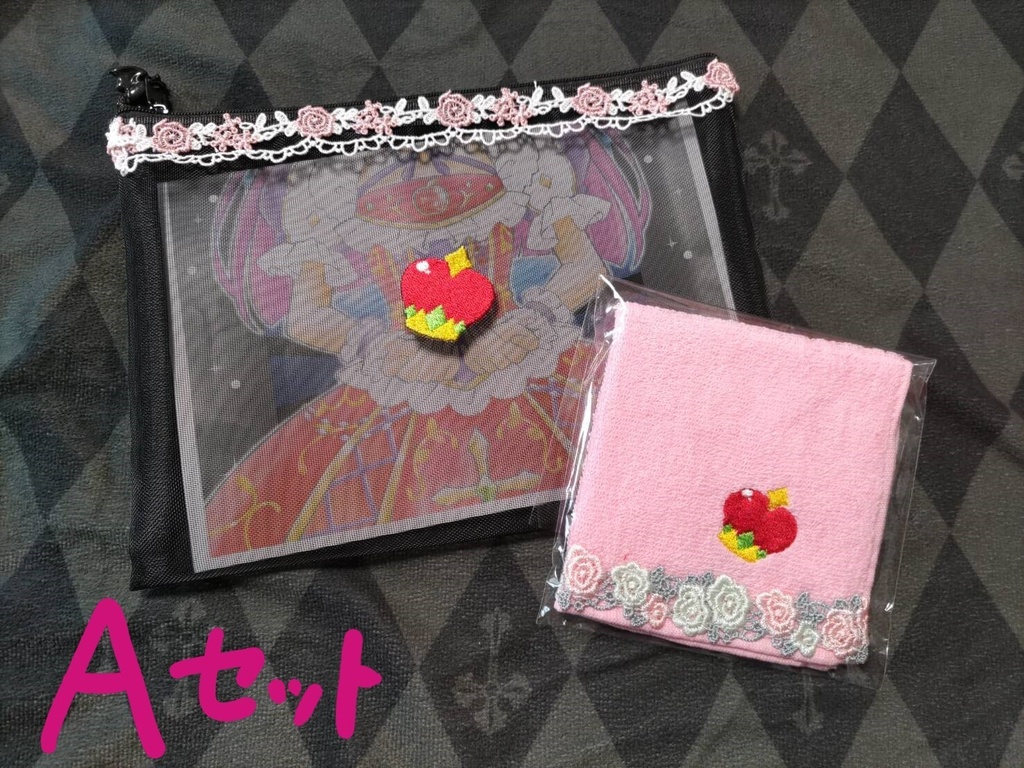 スミレちゃんモチーフ刺繍ポーチ＆ハンドタオルセット