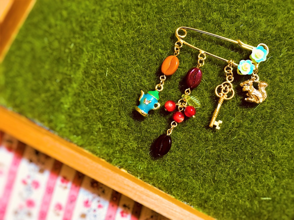 なんでもない庭の鍵（ブローチ）