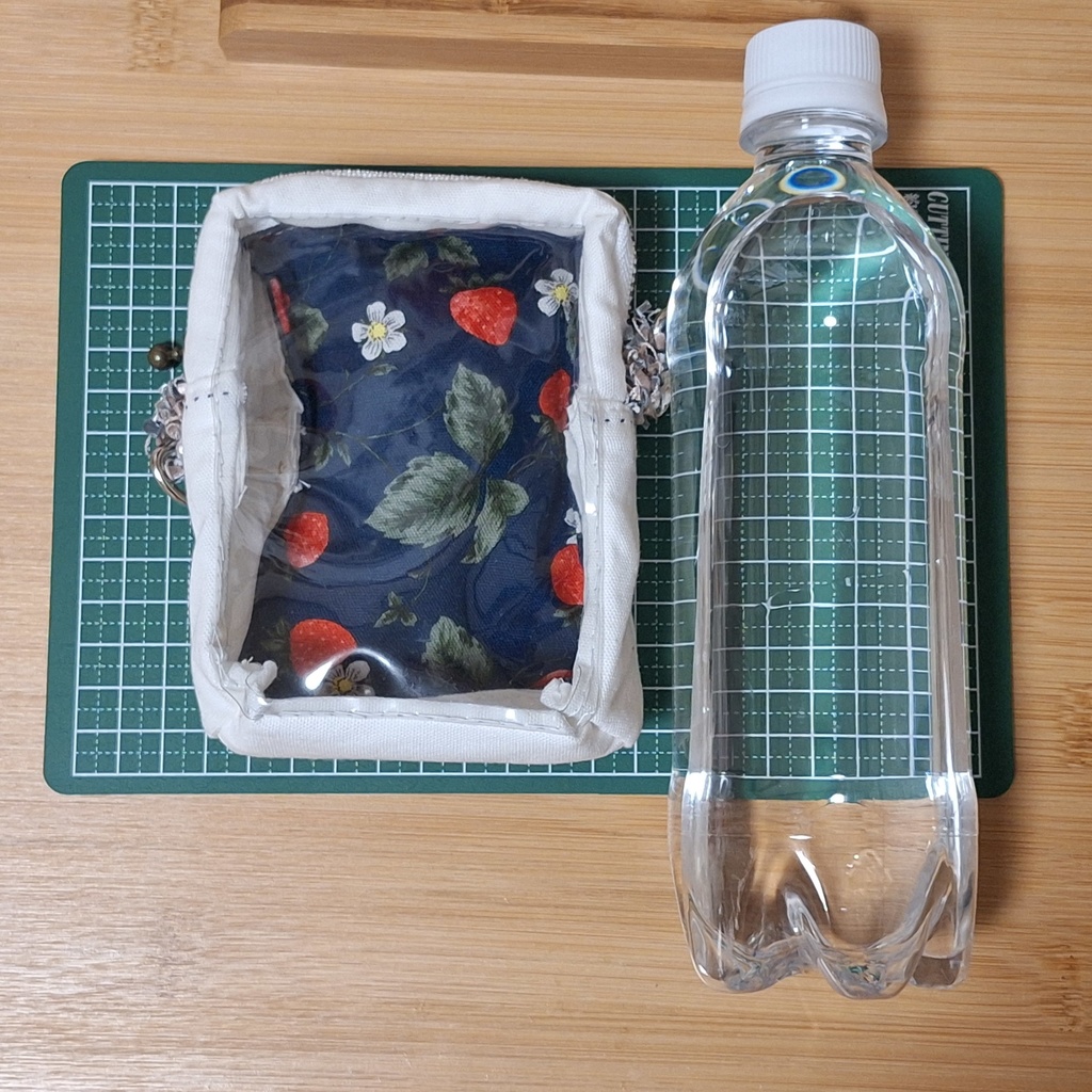 Dカン付き苺狩りクリアポーチ