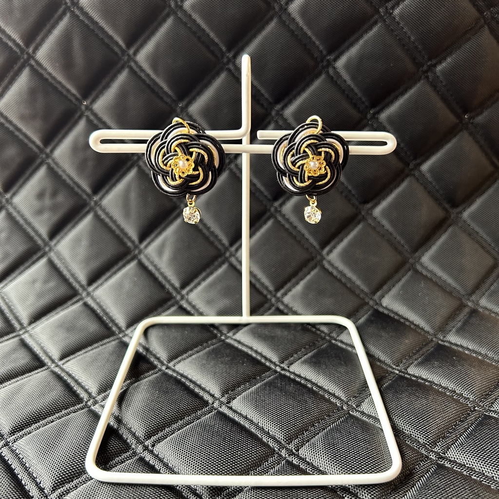 #1 梅結び ブラック ゴールド ハレの日 ピアス イヤリング