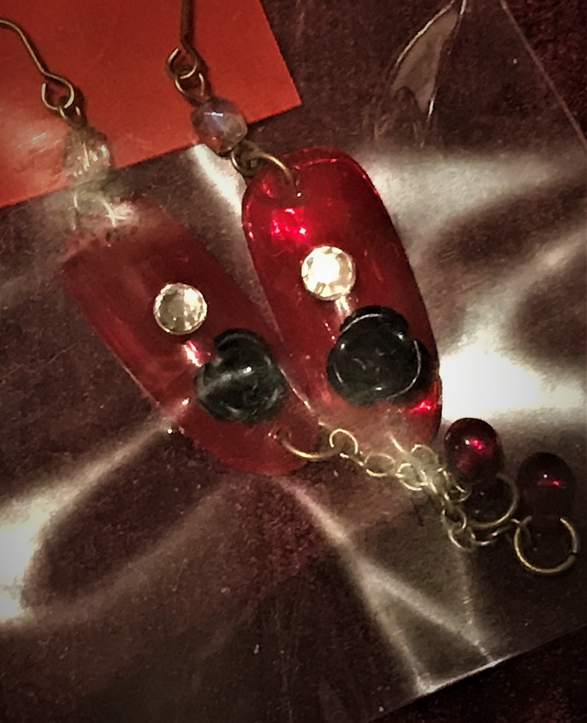 爪ピアス(Nail Earrings)