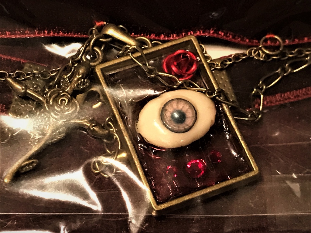 眼球チョーカー