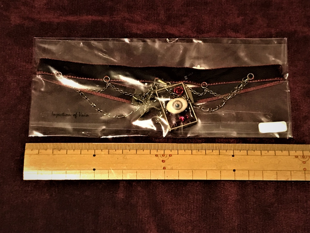 眼球チョーカー