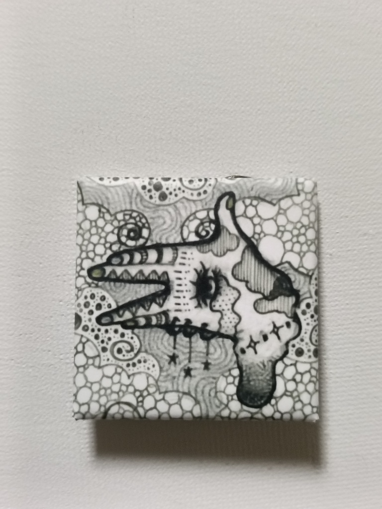 手の缶バッジ