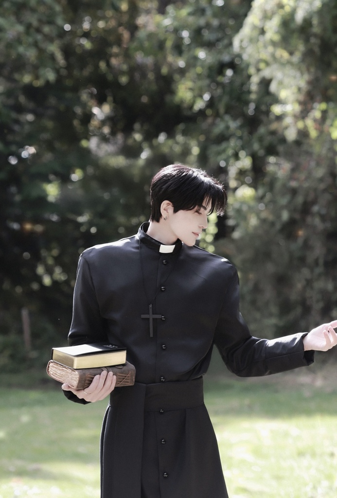 C103 神父写真集(Priest)