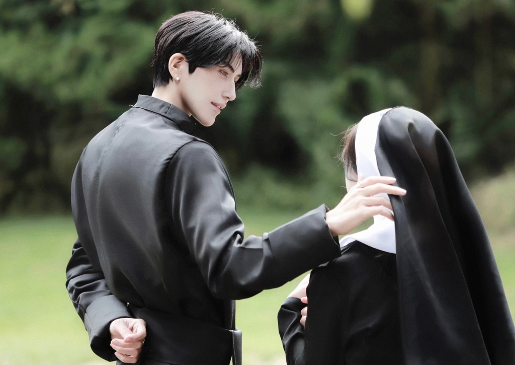 C103 神父写真集(Priest)