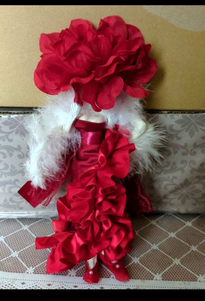 ドール02　壁際のダリア