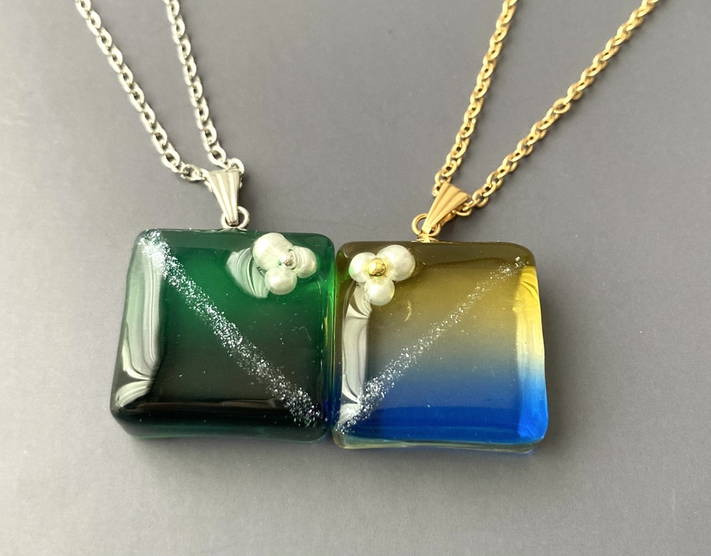 【エルヴィンモチーフ】グラデーションネックレス(クリア)