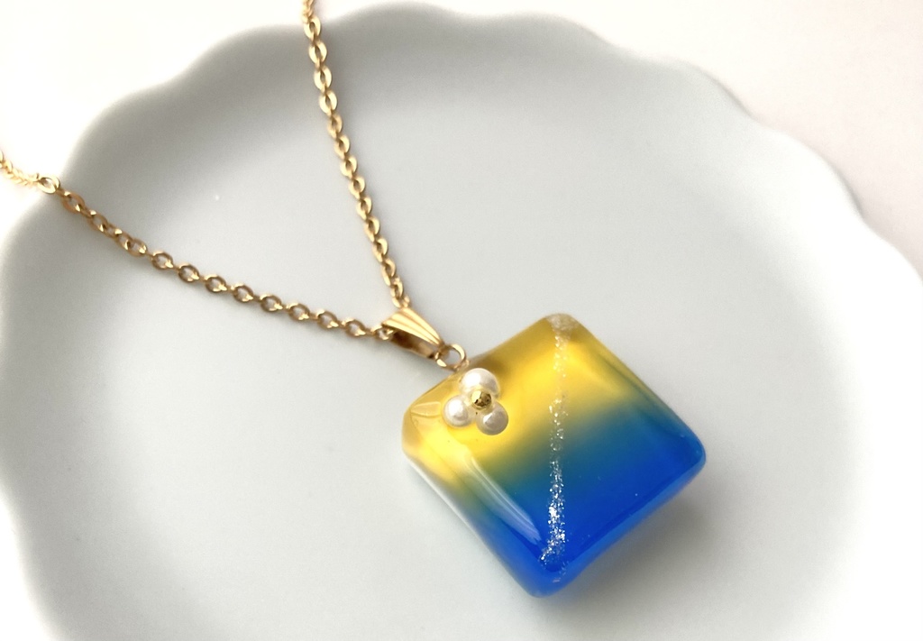 【エルヴィンモチーフ】グラデーションネックレス(ホワイト)