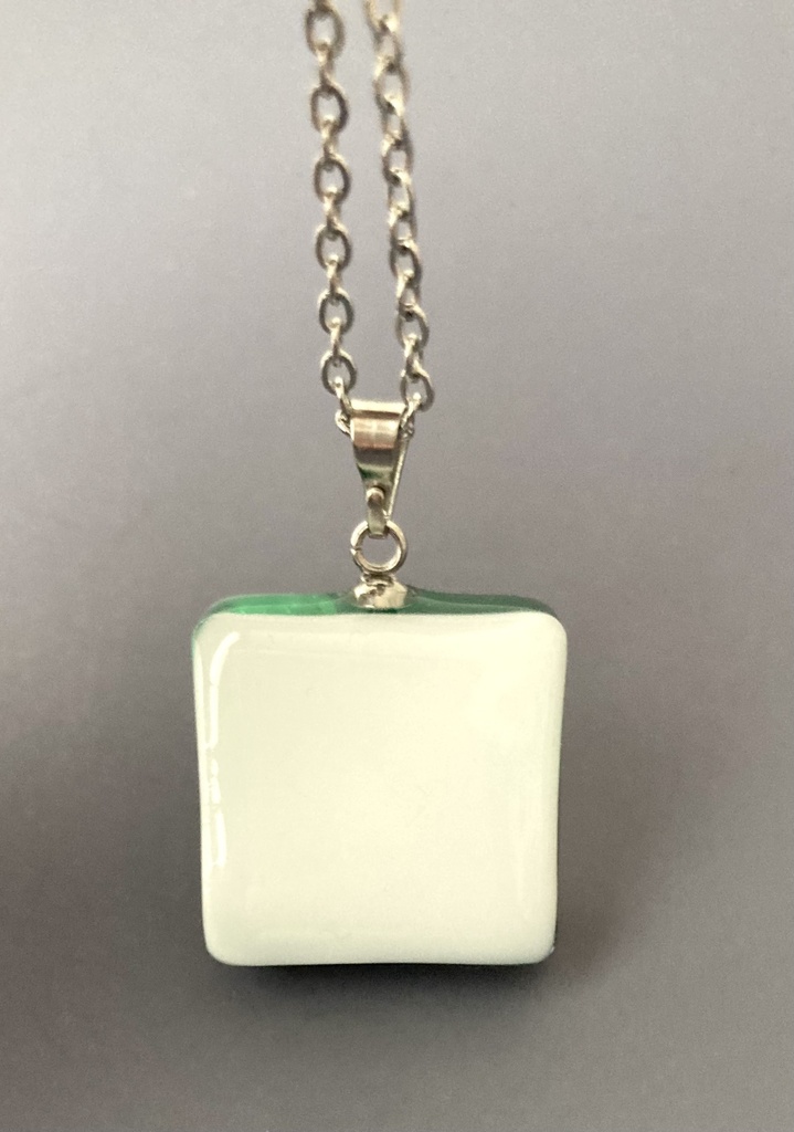 【リヴァイモチーフ】グラデーションネックレス(ホワイト)