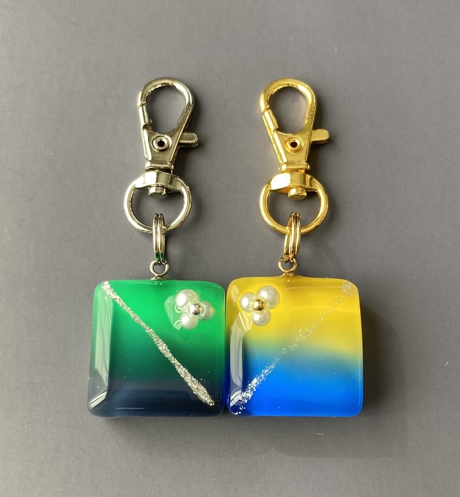 【エルヴィンモチーフ】グラデーションキーホルダー(ホワイト)