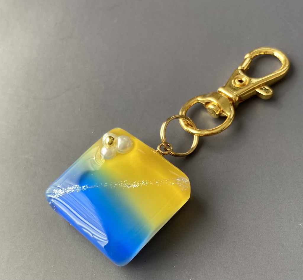 【エルヴィンモチーフ】グラデーションキーホルダー(ホワイト)