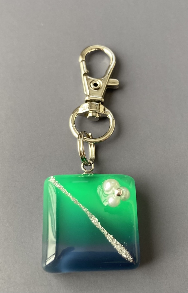 【リヴァイモチーフ】グラデーションキーホルダー(ホワイト)