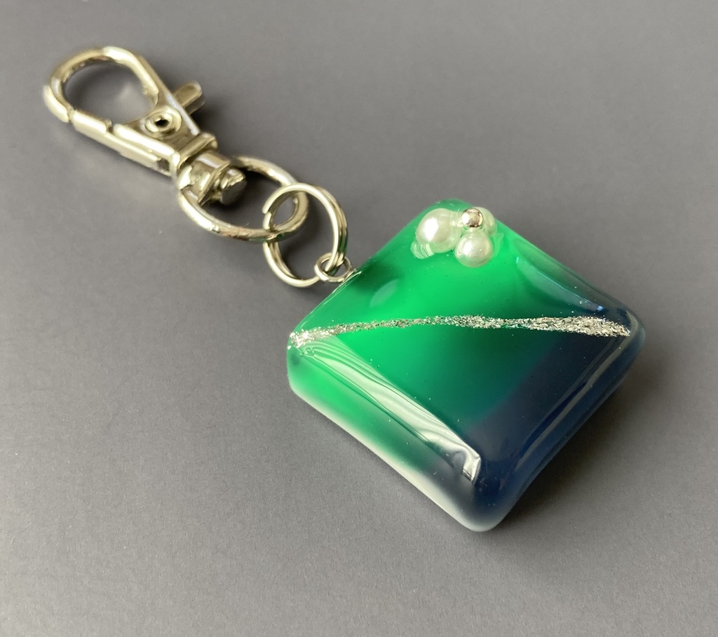 【リヴァイモチーフ】グラデーションキーホルダー(ホワイト)