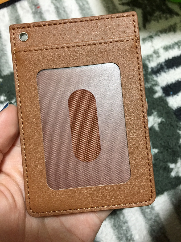 夜空に映える赤パスケース