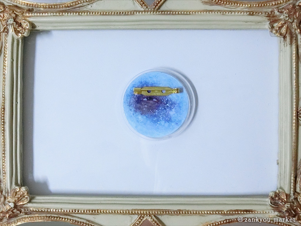 アクリルブローチ「ねむけ」