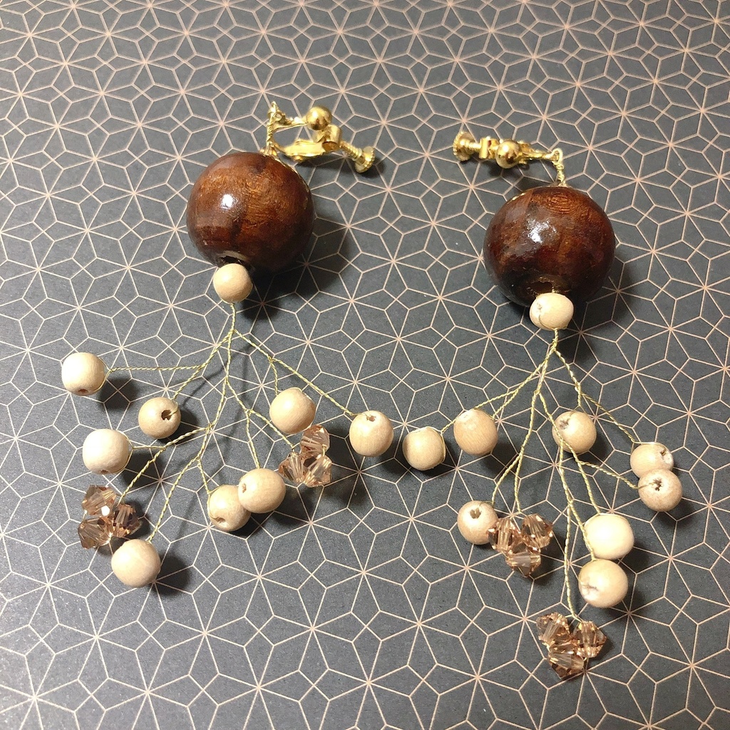 ウッドビーズ かすみ草 イヤリング レトロ 大人