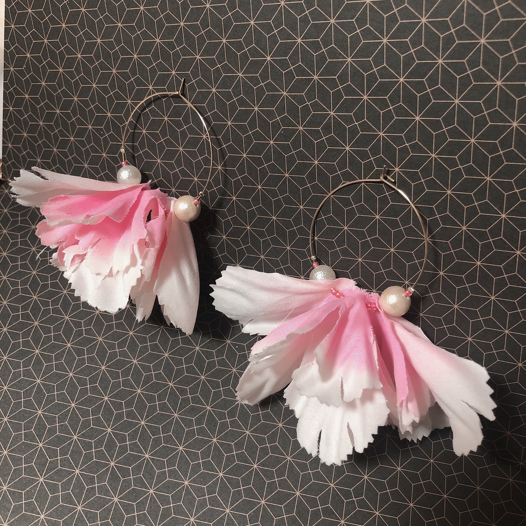 ハンドメイド ピアス ピンク 花びら フープ ゴールド コットンパール