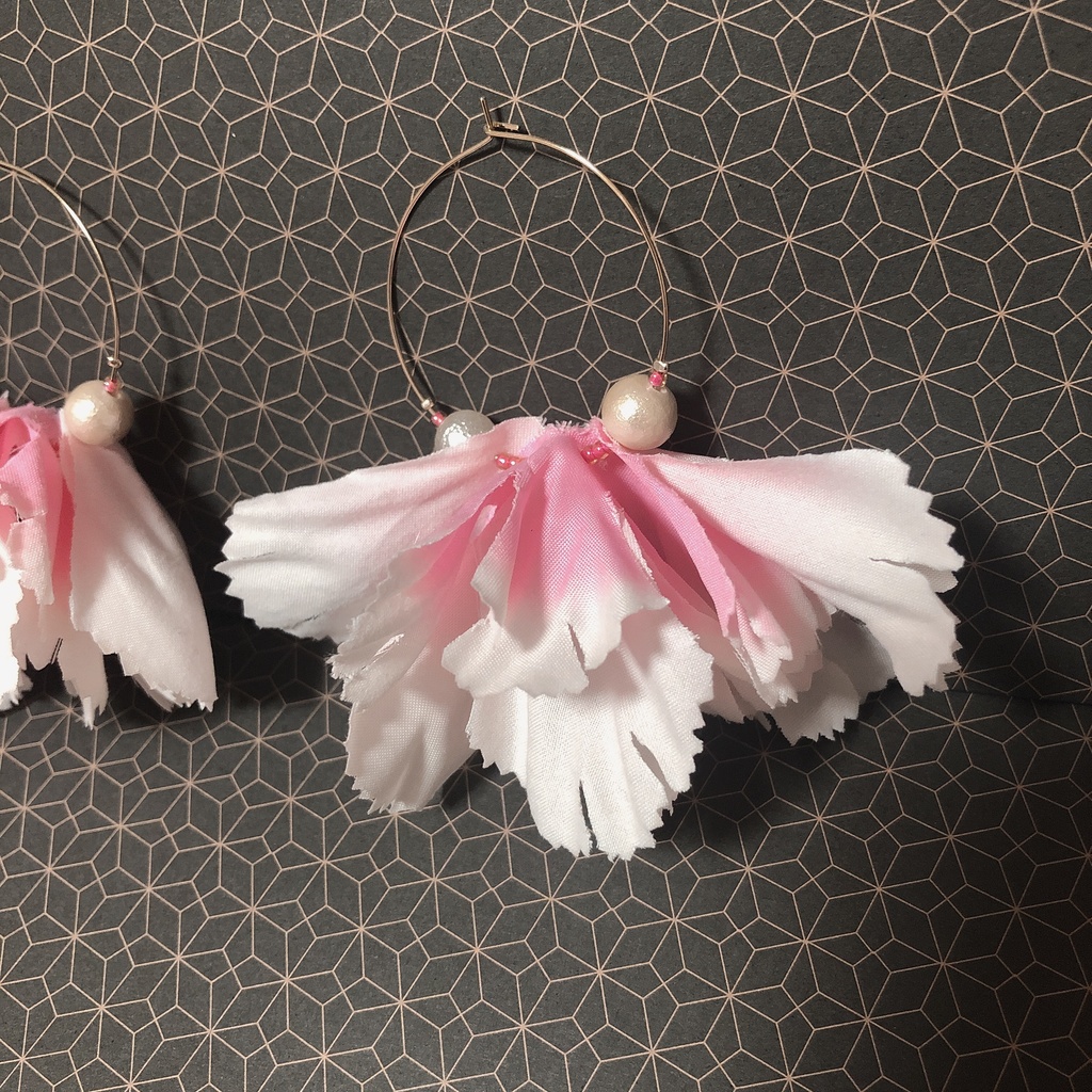 ハンドメイド ピアス ピンク 花びら フープ ゴールド コットンパール