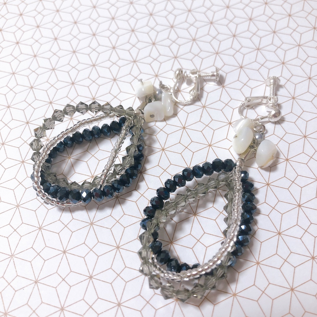 ハンドメイドイヤリング ブラック ビーズ ツイスト