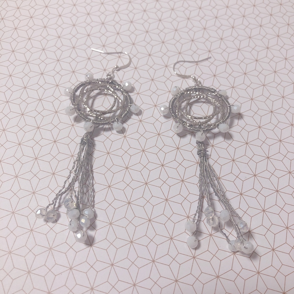 ハンドメイドピアス サークルモチーフビーズパイピング ホワイト シルバー