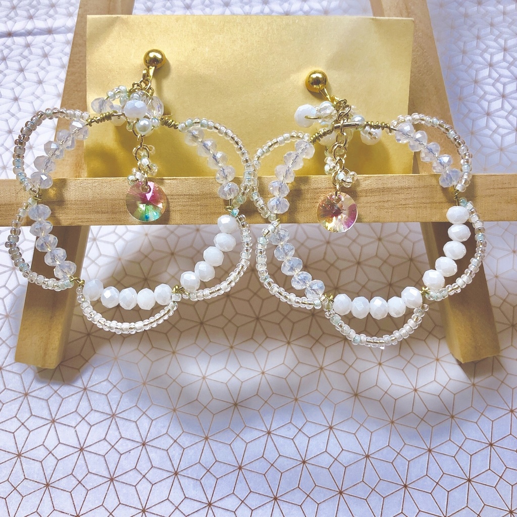 【かいぶん様専用】ハンドメイドイヤリング ホワイトフラワースカラップ フープ ビーズリングセット