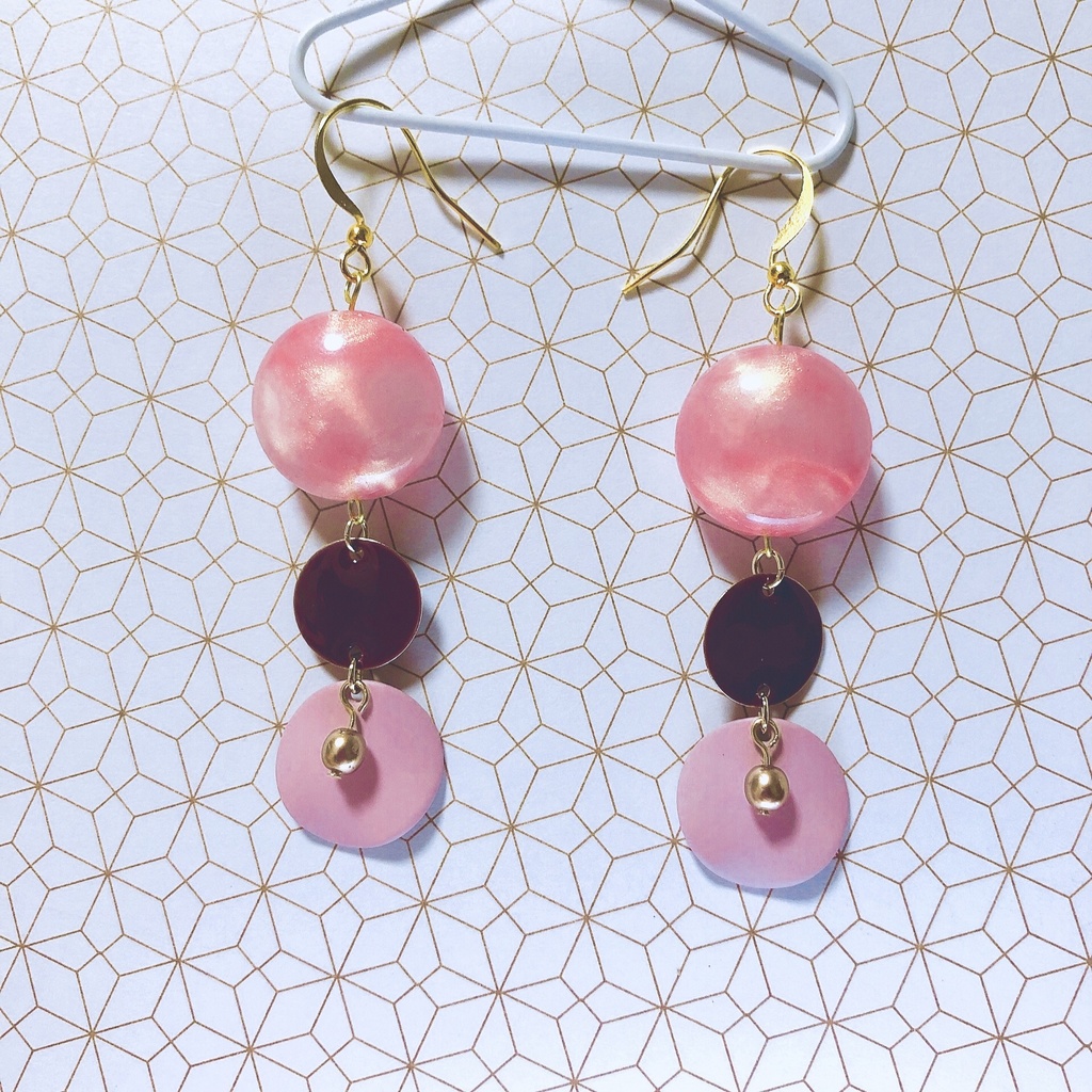 ハンドメイドピアス ピンク 三連ドロップ