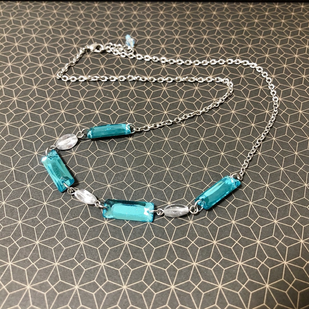 ハンドメイドネックレス エメラルドビジュー