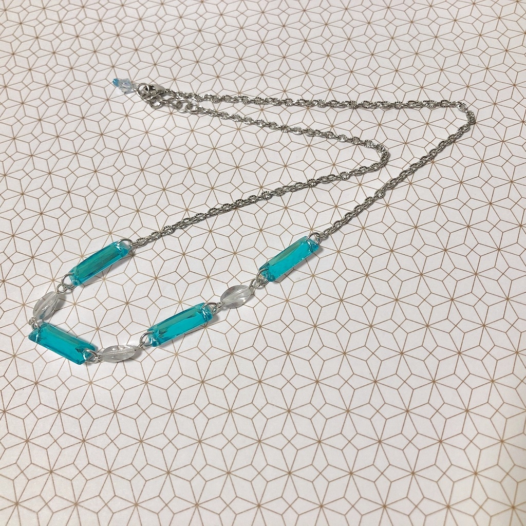 ハンドメイドネックレス エメラルドビジュー