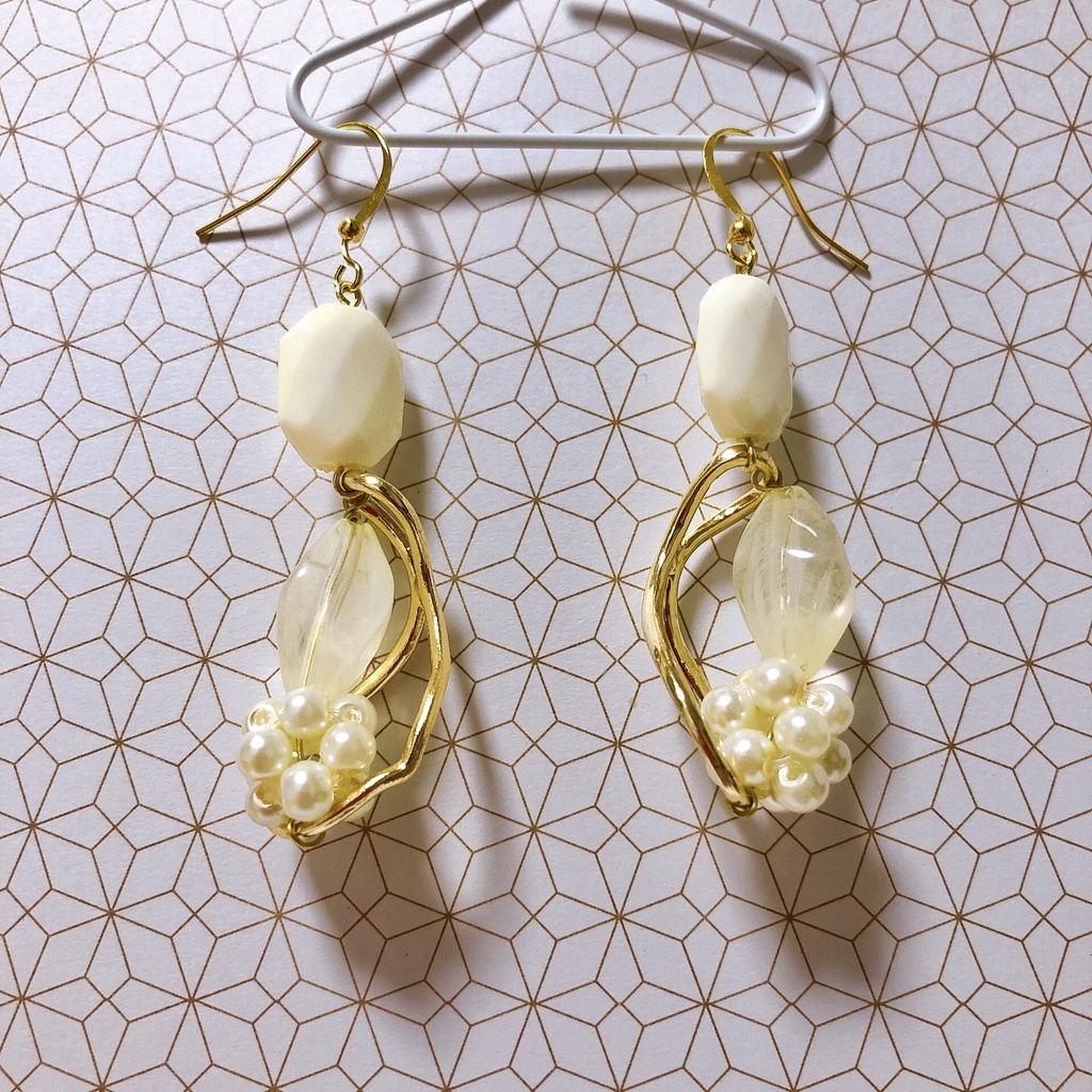 ハンドメイドピアス パールボールとアクリル