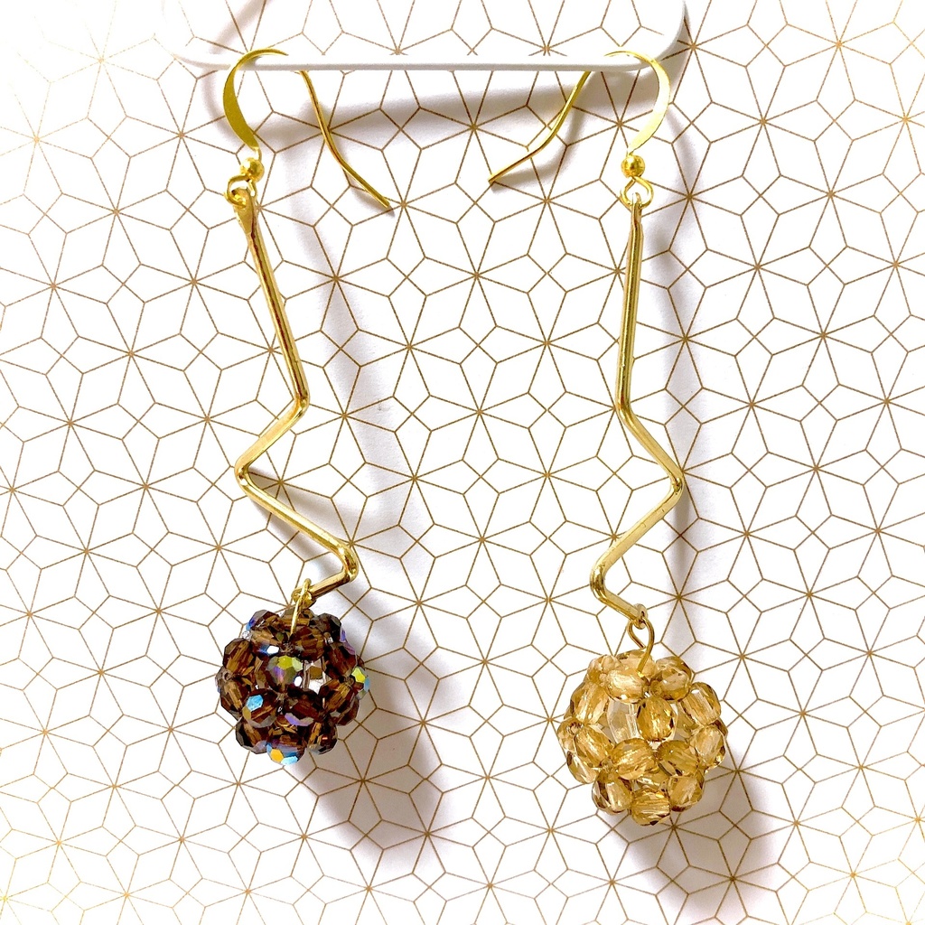 ハンドメイドピアス アシンメトリー ジグザグブラウン